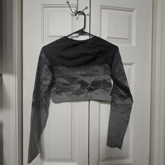 Gymshark Adapt Ombre Crop Top Size Medium - Picture 3 of 6